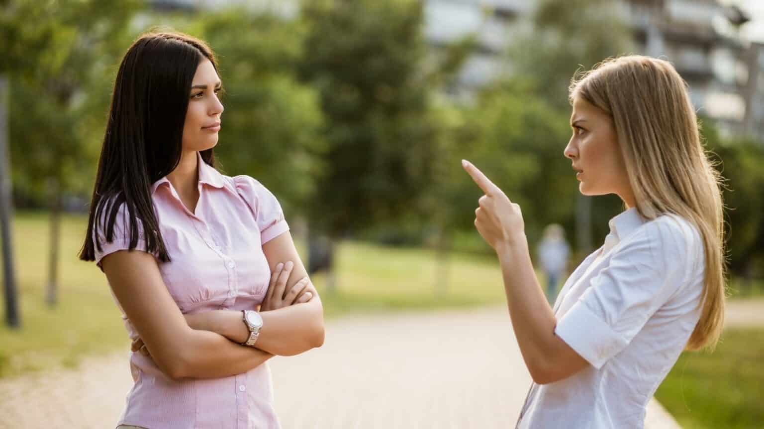 Descubra o que significa sonhar que está brigando a mãe