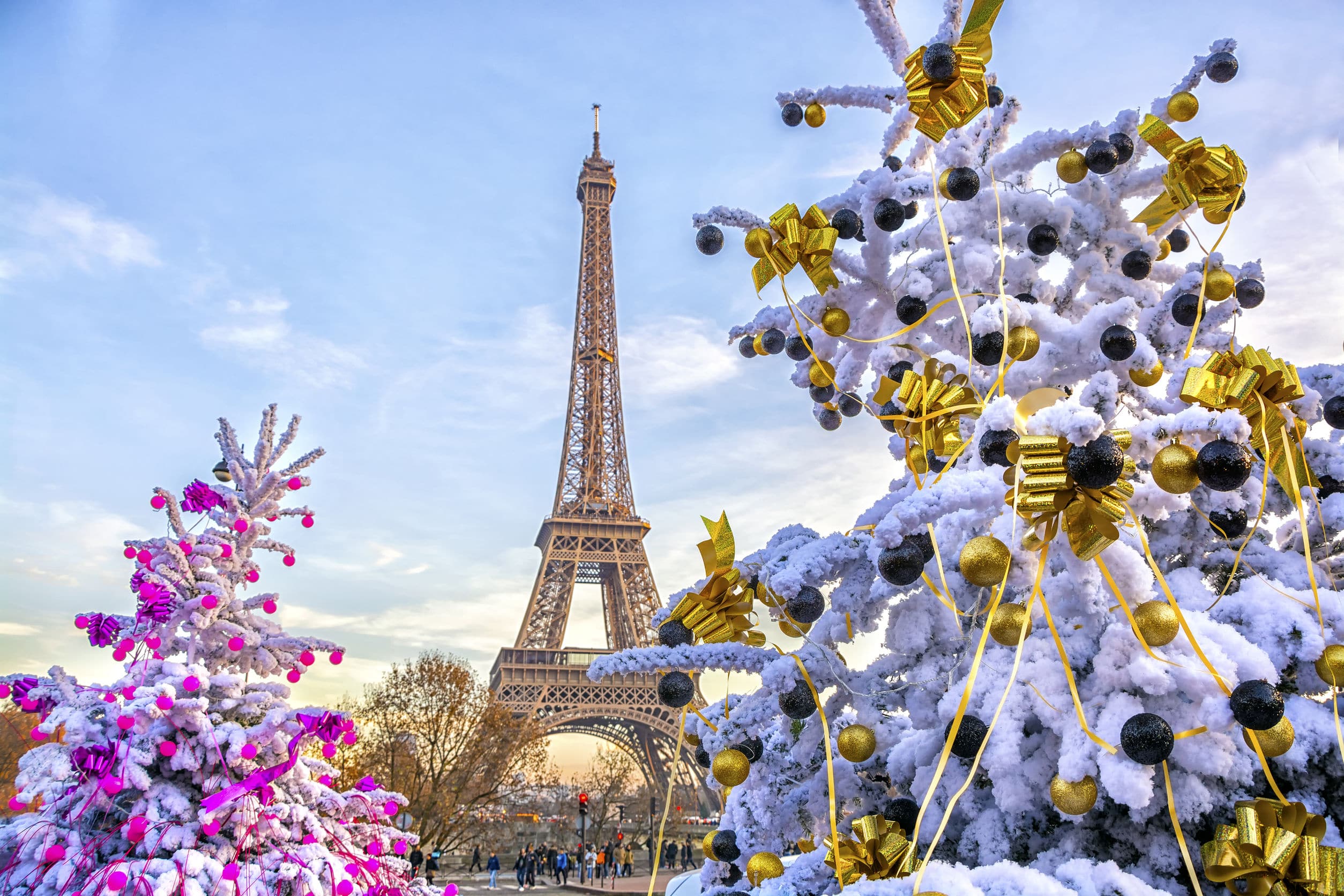 Какой год в париже. Эйфелева башня зимний Париж. Франция Париж зимой. Эйфелева башня в Париже новый год. Новогодний Париж.