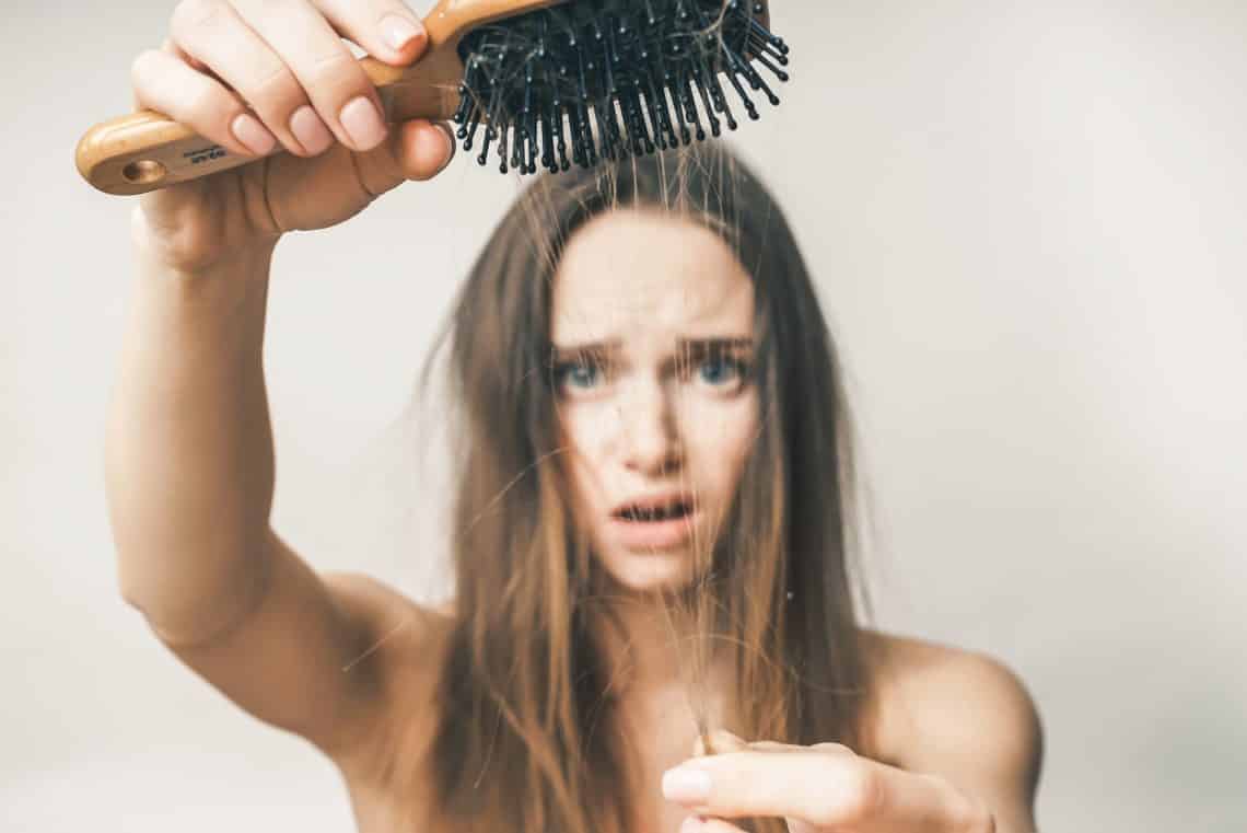 Sonhar Com O Cabelo Caindo: Entenda O Que Significa