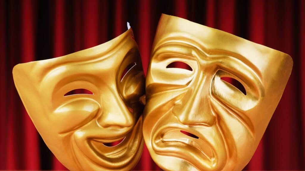 Imagem de fundo vermelho, representando a cortina de um palco do teatro. Em destaque, duas máscaras de teatro.