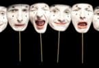 Imagem com vários tipos de máscaras, cada uma representando uma emoção diferente.